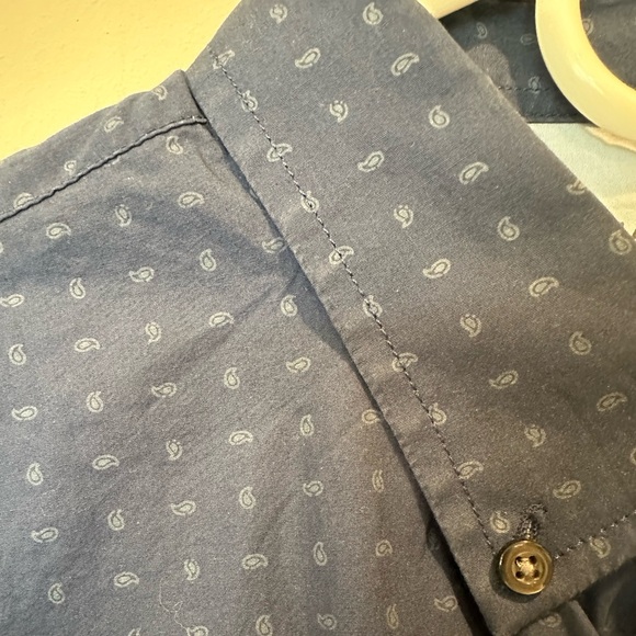 Men's Banana Republic Luxe Poplin Buttondown Navy w Paisley. Size Large - Picture 3 of 5